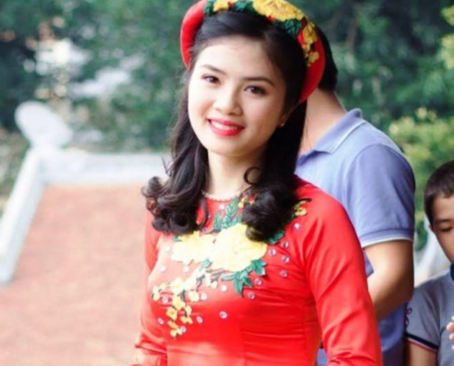 Nữ sinh có mẹ mất trước ngày thi: “Mẹ muốn em vào trường Ngoại thương” - 2 Thí sinh Phạm Thị Thu Hà học sinh lớp chuyên Toán trường THPT chuyên Lê Hồng Phong Nam Định (ảnh Hà chụp kỷ yếu)