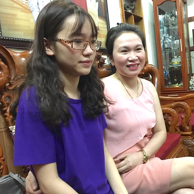 Đảng viên trẻ Trường Phan Bội Châu với ước mơ làm Đại biểu Quốc hội - 5 Trang và mẹ.