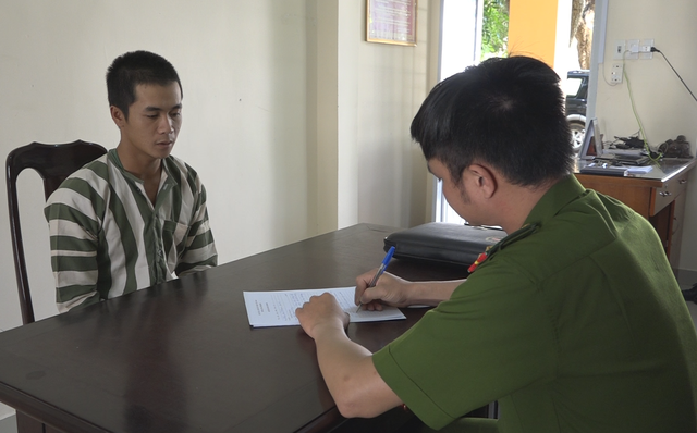 Bắt đối tượng dọa chặt tay, giết người nhà, nổ mìn để tống tiền - 1
Đối tượng Ngô Nguyễn Sang tại cơ quan điều tra