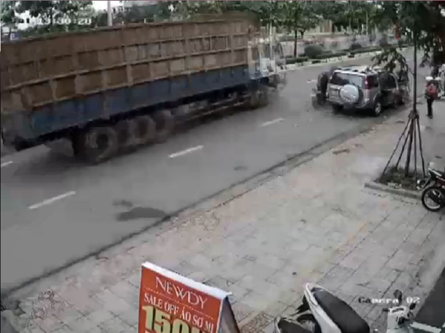 Bị tù tội từ việc mở cửa ô tô ẩu - 1 Bị tù tội từ việc mở cửa ô tô ẩu - 1