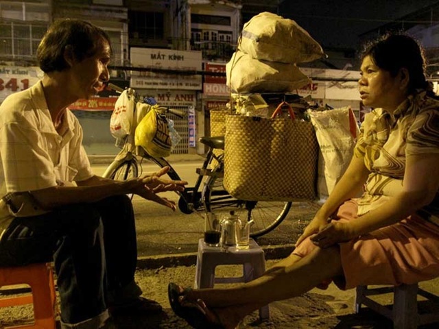 Uống ly cà phê 2.500 đồng phải... nộp thuế đặc biệt - 1
Bộ Tài chính vừa đề nghị bổ sung nước ngọt bao gồm loại có gas, không gas, tăng lực, thể thao, trà, cà phê… vào đối tượng chịu thuế tiêu thụ đặc biệt. Ảnh: Hoàng Giang