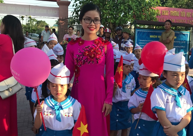 Rộn ràng lễ khai giảng năm học mới trên mọi miền Tổ quốc - 33 Cô và trò (Ảnh: Nguyễn Duy)