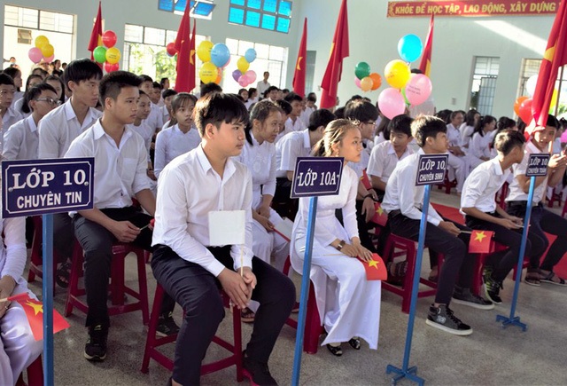 Rộn ràng lễ khai giảng năm học mới trên mọi miền Tổ quốc - 30
167 học sinh ưu tú phía Bắc tỉnh Bình Định hân hoan dự khai giảng tại trường chuyên thứ hai của tỉnh này.