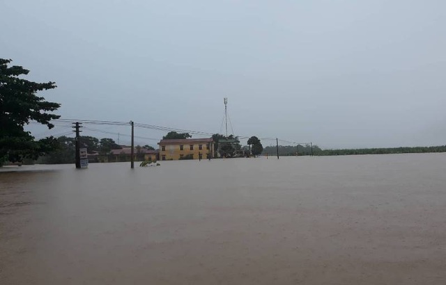 Hòa Bình: 4 học sinh thương vong trong 3 ngày mưa lũ - 2 Nhiều trường học chưa thể dạy học trở lại do nước lũ