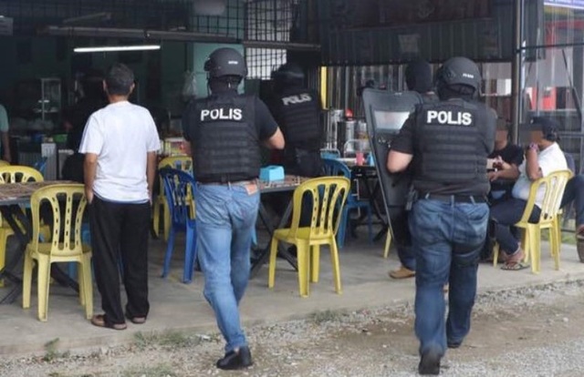 Quân khủng bố IS có ý đồ chọn Malaysia làm căn cứ mới - 2
Cảnh sát Malaysia trong chiến dịch truy quét bọn khủng bố tại bang Kelantan vào ngày 10.10.2017 - Ảnh: Benar News