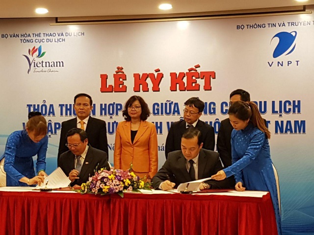 VNPT và Tổng cục du lịch ký kết thỏa thuận hợp tác - 1
Ông Phạm Đức Long- Tổng Giám đốc Tập đoàn VNPT và ông Nguyễn Văn Tuấn - Tổng cục Trường Tổng cục du lịch VN đặt bút ký thỏa thuận hợp tác