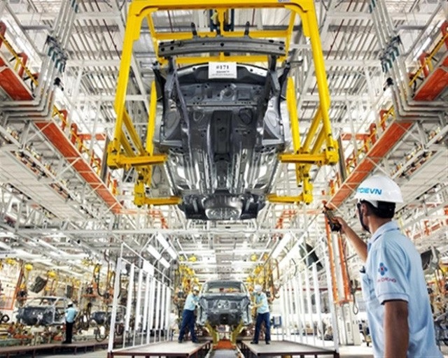 Chờ giảm thuế để tậu xe - 1
Tăng thuế nhập khẩu ô tô đã qua sử dụng có giúp ngành sản xuất xe hơi trong nước phát triển?