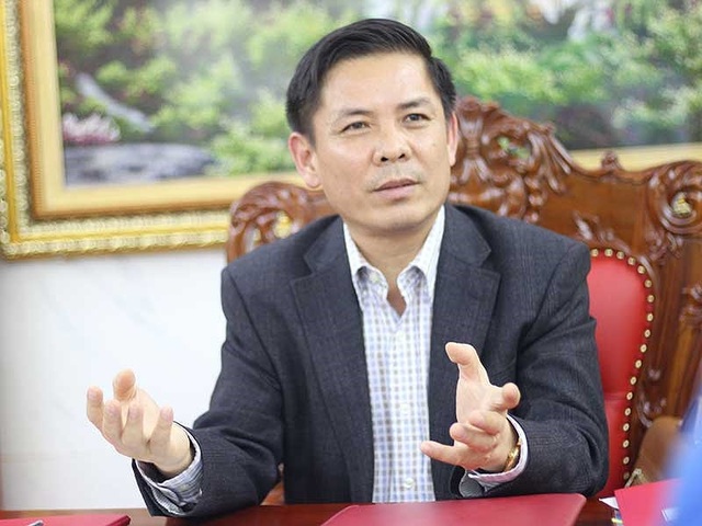 Bộ trưởng GTVT trả lời về BOT Cai Lậy - 1 Bộ trưởng GTVT Nguyễn Văn Thể đang trao đổi với phóng viên. Ảnh: VIẾT LONG