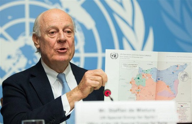 
Ông Staffan de Mistura trưng ra tấm bản đồ Syria tại cuộc họp báo ở TP Geneva hôm 14-12 Ảnh: Tân Hoa Xã
