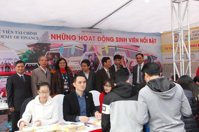 Tuyển sinh năm 2018: Hướng nghiệp những nghề có việc làm ngay - 1 Tuyển sinh năm 2018: Hướng nghiệp những nghề có việc làm ngay - 1