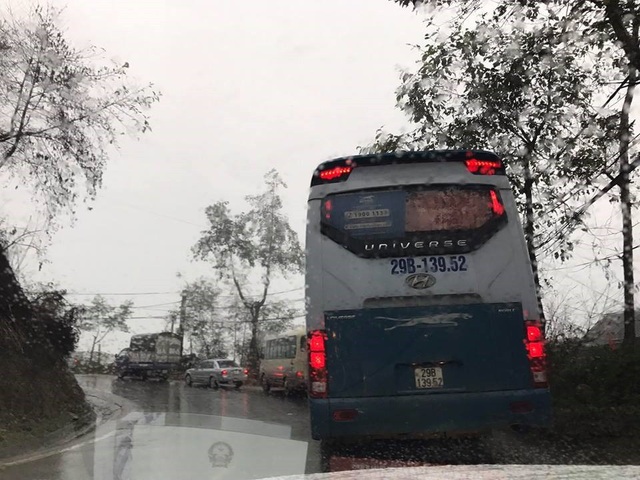 Sapa chìm trong biển người, 3 tiếng di chuyển được 30km - 1 Sapa chìm trong biển người, 3 tiếng di chuyển được 30km - 1