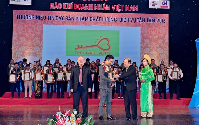 Tín Thành Events: Thương hiệu hàng đầu về cho thuê nhân sự tại Việt Nam - 1
Ông Đỗ Văn Thành - Tổng giám đốc Công ty Tín Thành – nhận bằng khen “Dịch vụ tận tâm” cấp Nhà Nước