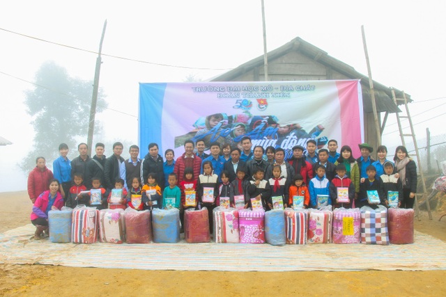 Hành trình đầy ý nghĩa của Đoàn Thanh niênTrường ĐH Mỏ - Địa chất tại xã Chế tạo - Mù Cang Chải - 1
Đoàn Trường Đại học Mỏ - Địa chất đến thăm và tặng quà tại Trường PTDT Tiểu học, THCS Chế Tạo – xã Chế Tạo – huyện Mù Cang Chải – tỉnh Yên Bái