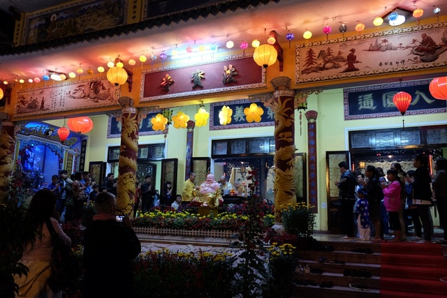 Không pháo hoa, giao thừa đậm chất văn hoá Việt - 22 Lễ chùa đầu năm cầu an, cũng là tìm về chốn tâm linh thanh tịnh trong thời khắc thiêng liêng đất trời giao hòa