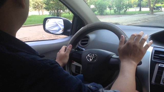 Thiếu phụ giàu có, giả say "bẫy" tài xế taxi - 1 Thiếu phụ giàu có, giả say "bẫy" tài xế taxi - 1
