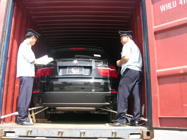 Quyết định của Bộ trưởng Công Thương: Dân nhập ô tô mừng rỡ - 1
Nhập khẩu ô tô vẫn cần có giấy ủy quyền chính hãng.