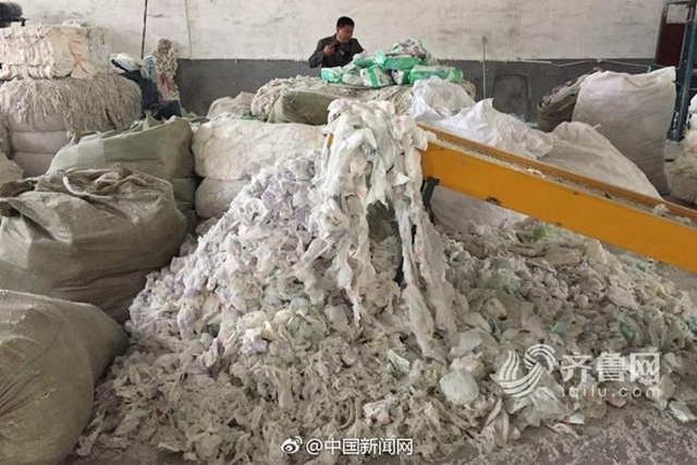 Bí mật gây sốc tại xưởng sản xuất bỉm người lớn từ rác thải tái chế - 2 Bí mật gây sốc tại xưởng sản xuất bỉm người lớn từ rác thải tái chế - 2