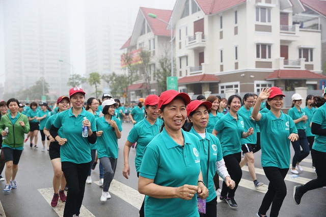 Hơn 1.000 người tham gia giải chạy tại Khu đô thị Dương Nội - 1 Hơn 1.000 người tham gia giải chạy tại Khu đô thị Dương Nội - 1