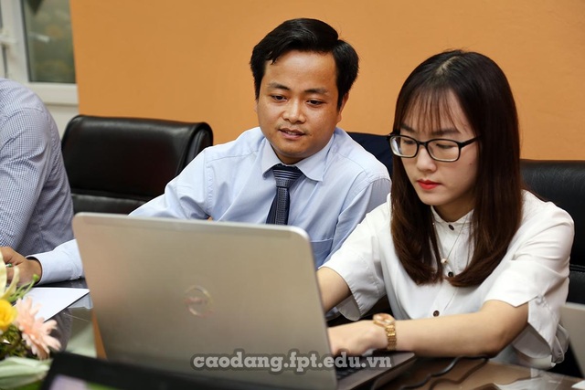 Toàn cảnh tư vấn “Chọn việc làm hay chọn bằng cấp?” - 7 Ông Nguyễn Hùng Sơn trong buổi tọa đàm trực tuyến.