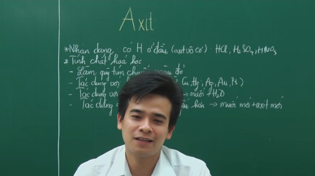 Thầy giáo trẻ hát chế “Duyên phận” dạy học sinh cách phân biệt axit-bazơ - 2 Thầy giáo trẻ khiến học sinh cực hào hứng khi thể hiện bài hát tự chế về Axit.