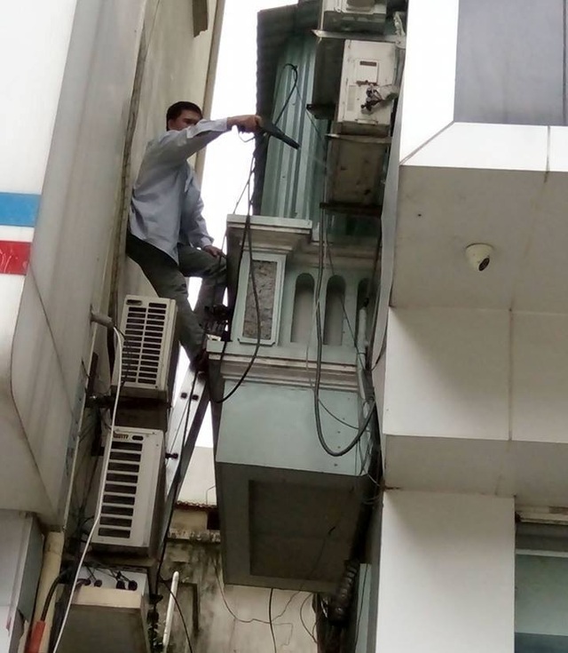 Làn da châu Á chuyển qua châu Phi: Anh thợ điều hoà thu 50 triệu đồng/tháng - 2
Thế nhưng, đổi lại vào mùa hè thợ điều hòa lại có được khoản thu nhập tương đối cao