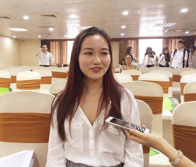 9X Việt xinh đẹp “gặt” 4 học bổng tiến sĩ, thạc sĩ danh giá Mỹ - 1
Phương Anh góp mặt trong buổi Họp báo Toàn quốc của tổ chức VietAbroader ngày 14/6 tại Hà Nội với vai trò diễn giả (Ảnh: Lệ Thu)