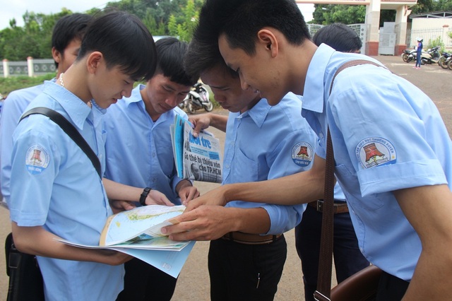 Đề GDCD, Sử và Địa đều dễ, thí sinh phấn khởi kết thúc kỳ thi - 21 Phần lớn thí sinh đánh giá đề thi tổ hợp KHXH tương đối dễ (ảnh: Dương Phong)