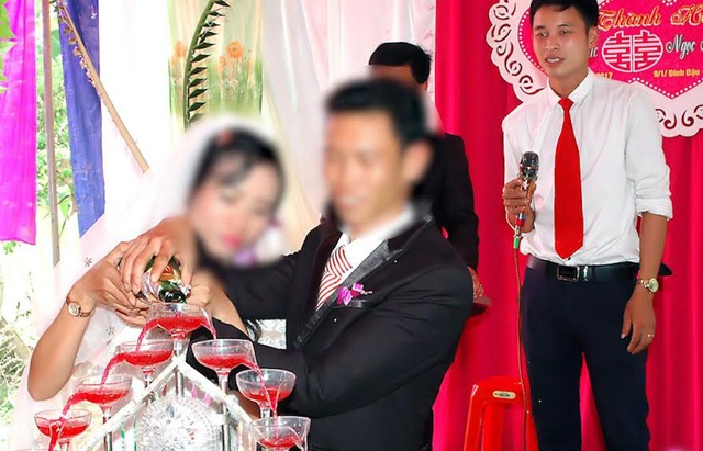 "Sự cố" khiến cô dâu chú rể tái mặt ngày trọng đại - 2 MC Văn Tiến chia sẻ, không ít câu chuyện bi hài xảy ra trong đám cưới.