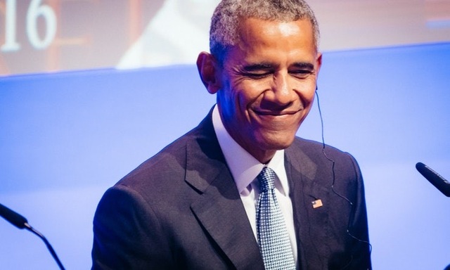 Nhầm lẫn tai hại: Dùng chữ ký ông Obama thay ông Trump - 2
Ông Obama vẫn còn là tổng thống Mỹ trong khoảng 200 bức thư chào mừng công dân mới. Ảnh: GETTY IMAGES