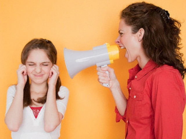 Vợ chồng "gầm ghè" vì không cùng quan điểm nuôi dạy con - 2 Sự căng thẳng giữa hai cha mẹ đã tạo nên một môi trường không tốt cho sự phát triển của trẻ. Ảnh minh họa