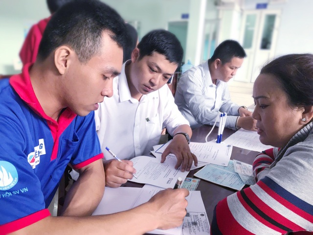 Trường Đại học Văn Hiến mang niềm vui đến tân sinh viên nghèo - 1 Đại học Văn Hiến hướng dẫn phụ huynh và thí sinh vay học phí lãi suất 0%
