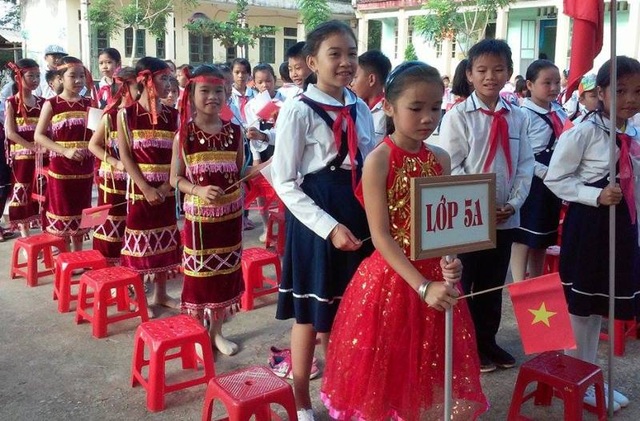 Rộn ràng lễ khai giảng năm học mới trên mọi miền Tổ quốc - 38 Học sinh trường Tiểu học Luận Khê, huyện miền núi Thường Xuân trong ngày khai giảng năm học mới