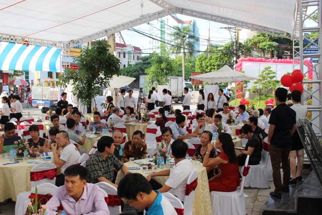 Sự kiện ra mắt Trung tâm Thương mại và mở bán tòa 25T Nam Định Tower - 1
Sự kiện Ra mắt trung tâm thương mại và mở bán Tòa 25T Nam Định Tower thu hút đông đảo khách hàng tham dự.