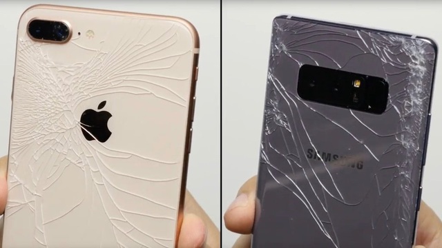 Mặt lưng kính trên iPhone 8 hay Galaxy Note8 dễ vỡ hơn? - 4 Có thể thấy rằng mặt kính phía sau trên cả 2 thiết bị đều bị rạn nứt sau tác động trực tiếp. Tuy nhiên khi quan sát vết rạn có thể thấy trên Note8, lực được phân tán ra 4 góc và cạnh viền. Trong khi đó trên iPhone 8 dường như lực tác động vào chính giữa thân máy.