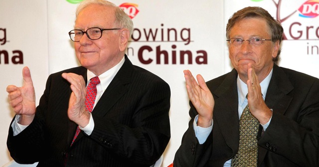 Tỷ phú Warren Buffett và Bill Gates vẫn sử dụng phiếu giảm giá khi đi ăn cùng nhau tại McDonald’s. (Nguồn: Getty Images)