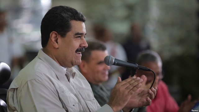 Lờ đi thông tin vỡ nợ, Venezuela vẫn hứa sẽ trả nợ đủ - 1
Tổng thống Venezuela, ông Nicolas Maduro tham dự một sự kiện với người lao động ở Thủ đô Caracas vào hôm qua (14/11). Ảnh: VOA