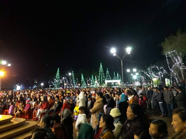 Rộn ràng đêm Noel khắp cả nước - 80 Rộn ràng đêm Noel khắp cả nước - 80