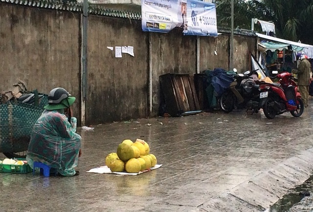 Bão không vào đất liền, dân tránh bão thở phào trở về nhà - 7 Buổi sáng trên địa bàn Tp Rạch Giá vẫn còn mưa