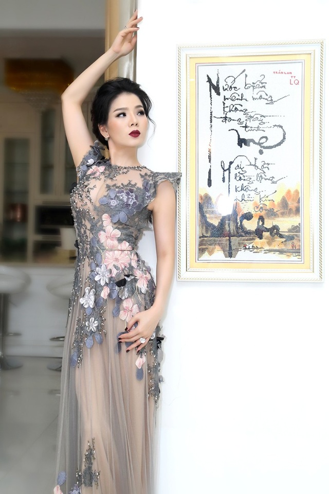 NTK Hoàng Hải gợi ý trang phục cho những buổi dạ tiệc cao cấp cuối năm - 10 NTK Hoàng Hải gợi ý trang phục cho những buổi dạ tiệc cao cấp cuối năm - 10