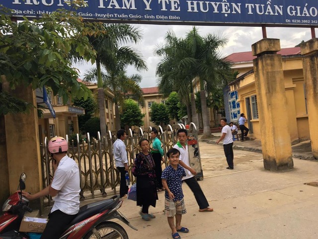 Hạnh phúc ngọt ngào của cặp đôi 1,1m, lùn nhất tỉnh Điện Biên - 4
Dù bạn không cao nhưng người khác vẫn phải ngước nhìn