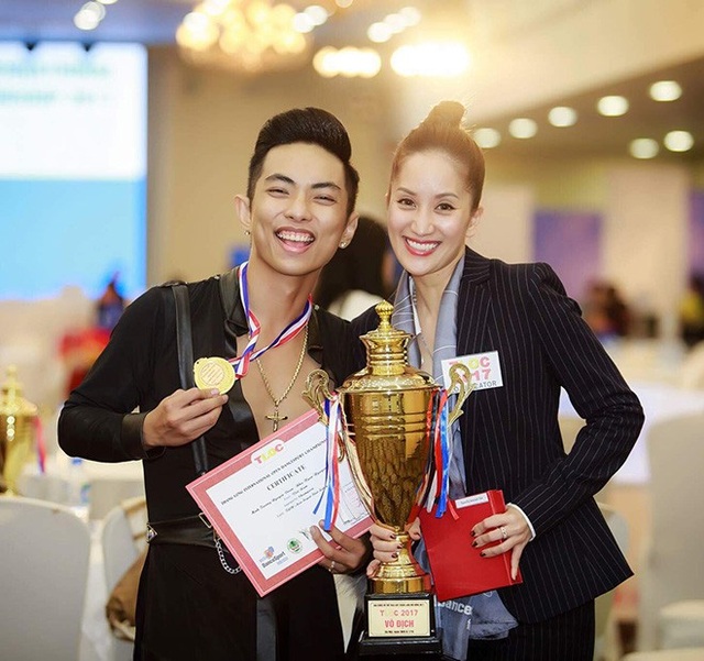 Khánh Thi tiết lộ cuộc sống với chồng kém 12 tuổi, làm dâu nhà đại gia - 4 Khánh Thi tiết lộ cuộc sống với chồng kém 12 tuổi, làm dâu nhà đại gia - 4