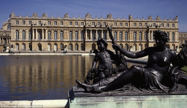 Choáng ngợp nội thất xa hoa bên trong “cung điện Versailles” ở Trung Quốc - 5 Choáng ngợp nội thất xa hoa bên trong “cung điện Versailles” ở Trung Quốc - 5