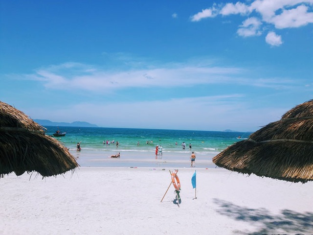 Ở Nha Trang có một bãi biển đẹp "thần sầu", chẳng kém gì Hawai - 5 Cảnh sắc ở Dốc Lết hệt như một bức tranh với gam màu chủ đạo trắng - xanh phối hợp đẹp mắt