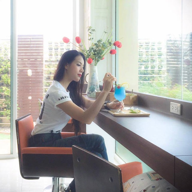 Cô gái có tài bốc đầu xe phân khối lớn khiến trai trẻ "săn lùng" - 16 Cô gái có tài bốc đầu xe phân khối lớn khiến trai trẻ "săn lùng" - 16
