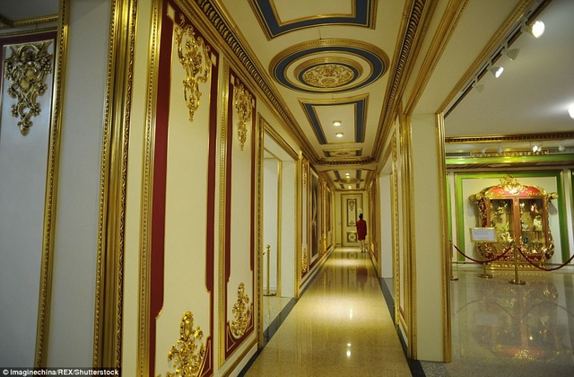 Choáng ngợp nội thất xa hoa bên trong “cung điện Versailles” ở Trung Quốc - 6 Choáng ngợp nội thất xa hoa bên trong “cung điện Versailles” ở Trung Quốc - 6