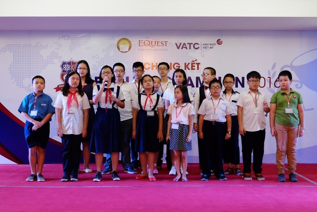 English Champion 2017 có tổng giá trị giải thưởng lên tới 40 tỷ đồng - 2
Các Quán quân, Á quân cuộc thi đều nhận được những phần quà và học bổng giá trị lớn từ Ban tổ chức và các nhà tài trợ.