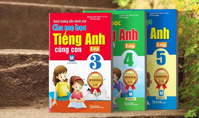 
Tác giả chia sẻ: Mục tiêu biên soạn cuốn sách để cha mẹ dễ dàng làm người bạn đồng hành cùng con khám phá tiếng Anh.
