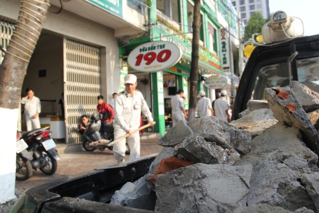 Hải Phòng: Cẩu xe, phá tường lấy lại vỉa hè cho người đi bộ - 9 Quận Hải Châu sẽ làm cuốn chiếu từng tuyến đường một