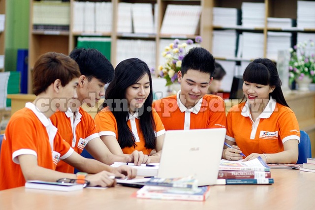 Toàn cảnh tư vấn “Chọn việc làm hay chọn bằng cấp?” - 11 Liên kết chặt chẽ với doanh nghiệp trong quá trình đào tạo giúp Cao đẳng thực hành FPT Polytechnic có thể trang bị kiến thức sát với thực tế cho sinh viên.