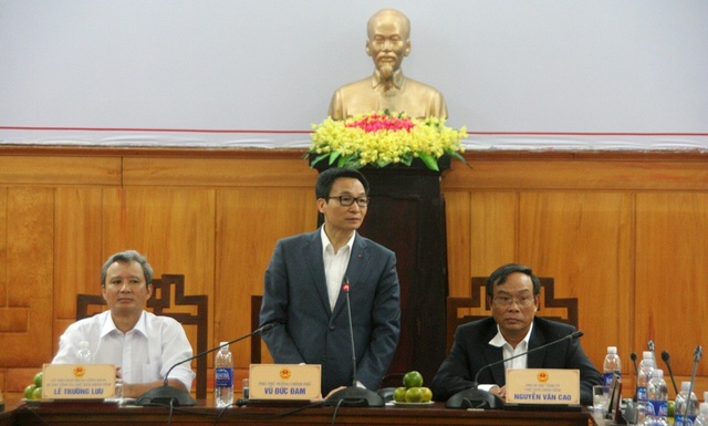 Phó Thủ tướng Vũ Đức Đam: Cần thay đổi căn bản y tế cơ sở Thừa Thiên Huế - 3 Phó Thủ tướng chỉ đạo Huế cần tiên phong triển khai ứng dụng công nghệ thông tin cho tuyến y tế cơ sở, bắt đầu từ Hệ thống quản lý tiêm chủng quốc gia
